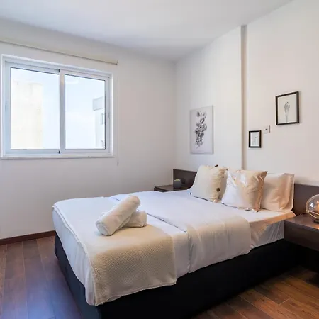 Harbor In Ларнака