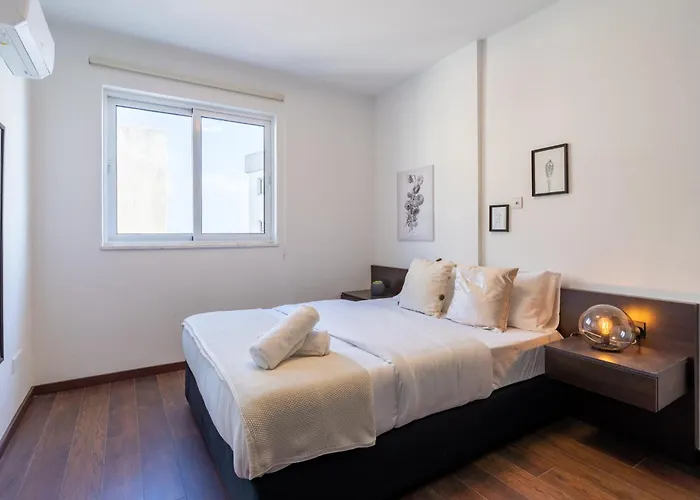 Harbor In Ларнака