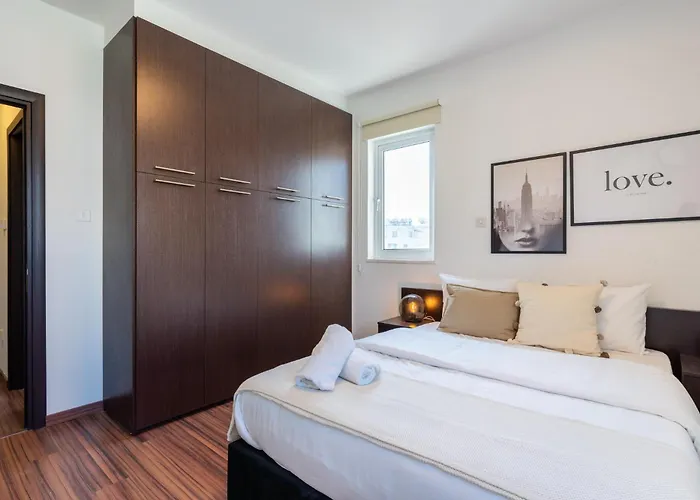 Harbor In Ларнака