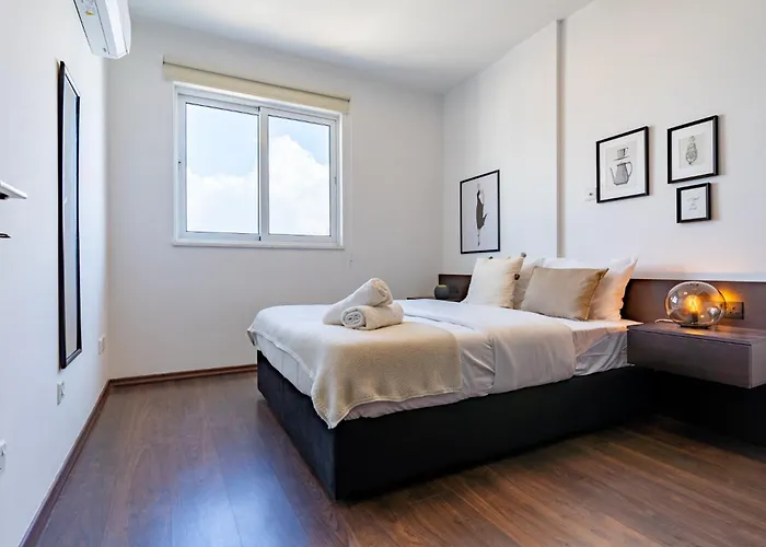 Harbor In Ларнака