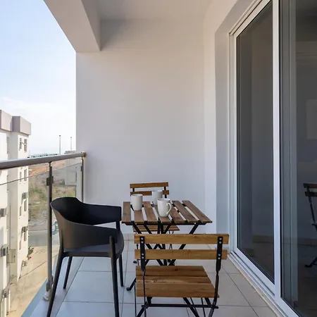 Harbor In * Λάρνακα